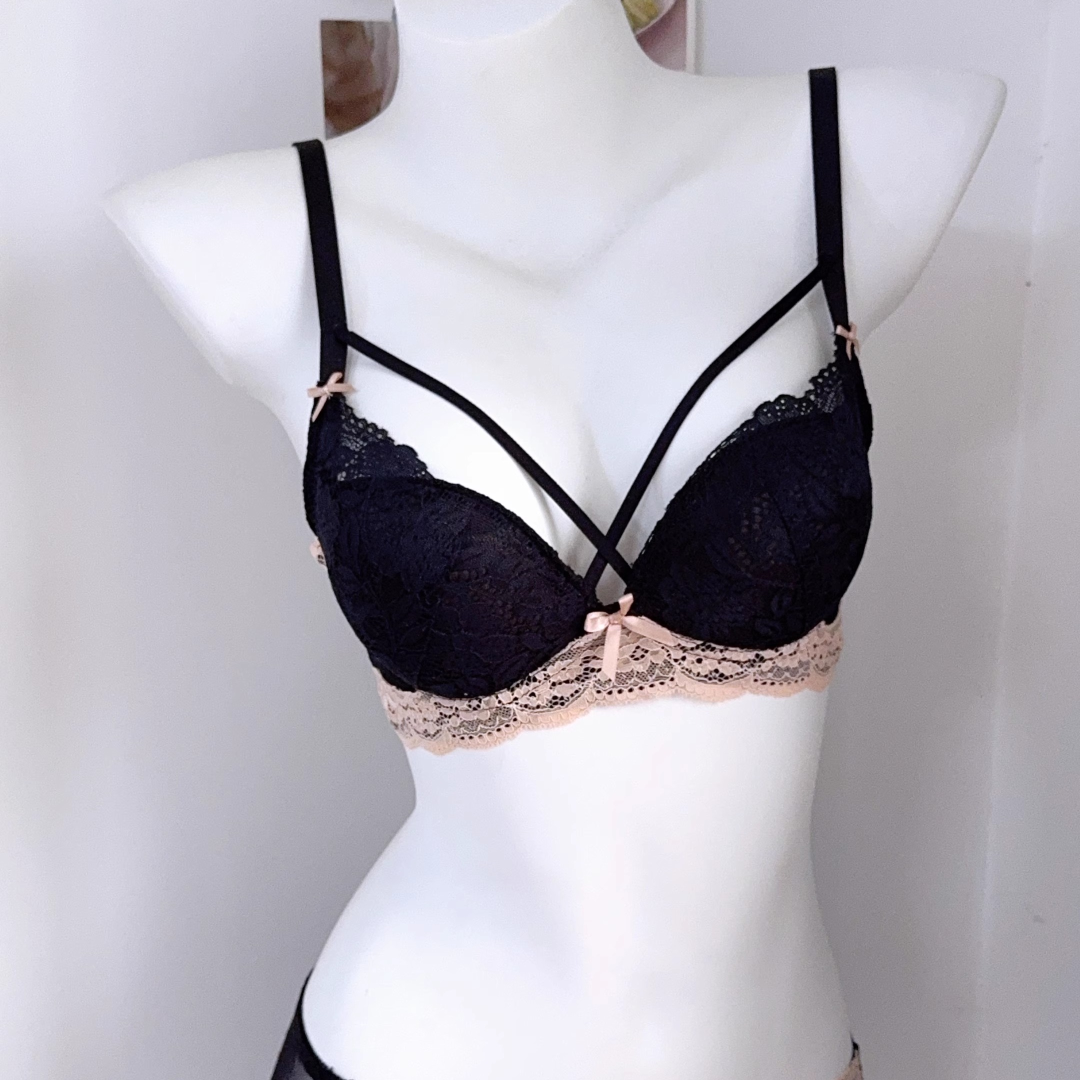 交叉肩带内衣女蕾丝无钢圈小胸聚拢显大不空杯大u露美背文胸套装