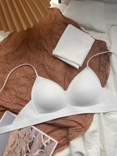 三角杯内衣女大胸显小上托无钢圈收副乳深v性感文胸套装 无痕法式