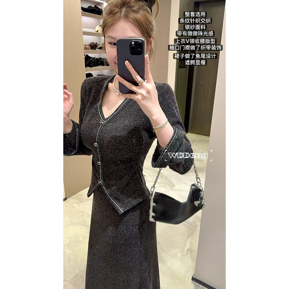 王等等伊莎系列2025秋冬原创款珠光感上衣+半裙套装U225A14713