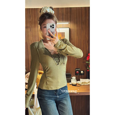 王等等【绿野仙踪】2025秋冬款收腰显瘦莱赛尔羊毛上衣U225Y16168