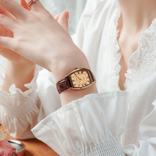 聚利时手表女学生韩版 简约复古酒桶型女表小众高级感防水石英礼物