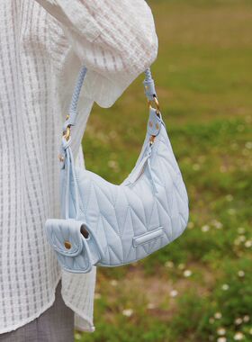 JACD小众设计高级感褶皱月牙包包2023新款包包女斜挎包菱格腋下包