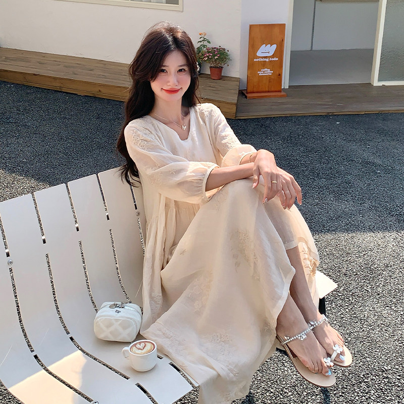 仙女裙宽松高级感V领长裙2025夏季新款小个子时尚刺绣苎麻连衣裙,女装连衣裙,浙宝213A