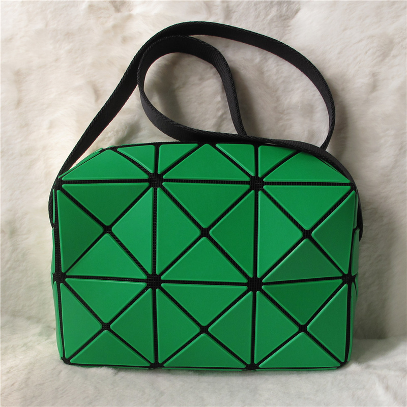 日本Issey Miyake三宅一生小方盒丘比特 单肩斜挎包粉色绿色 现货