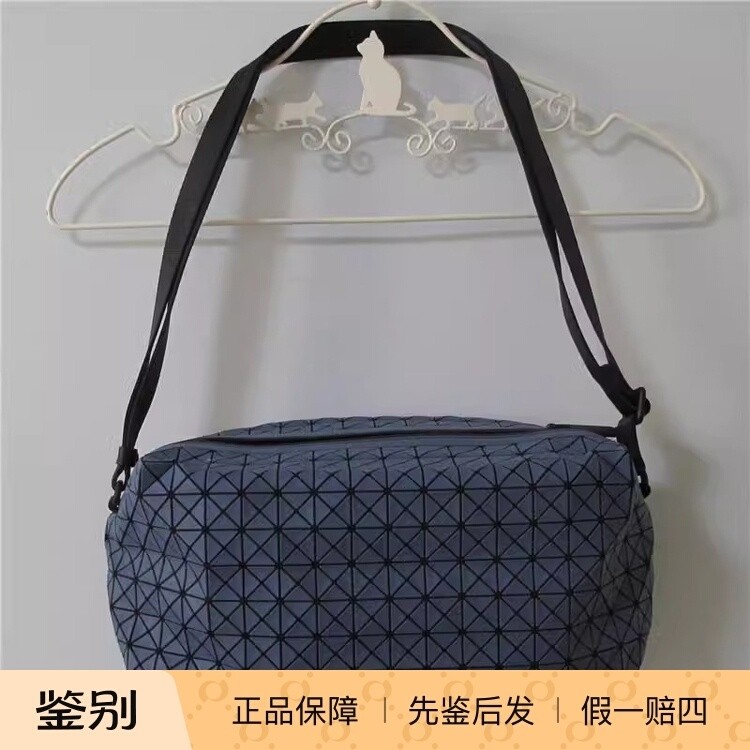 日本ISSEY MIYAKE三宅一生马鞍包斜挎男包 蓝灰色 现货