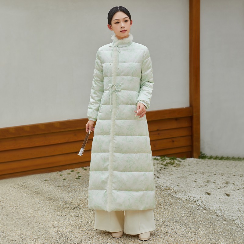 森莲国风盘扣白鸭绒过膝羽绒服女