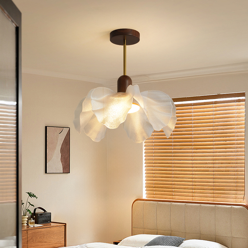花瓣吊灯法式中古风宋式美学房间灯具2025新款新中式高级感卧室灯