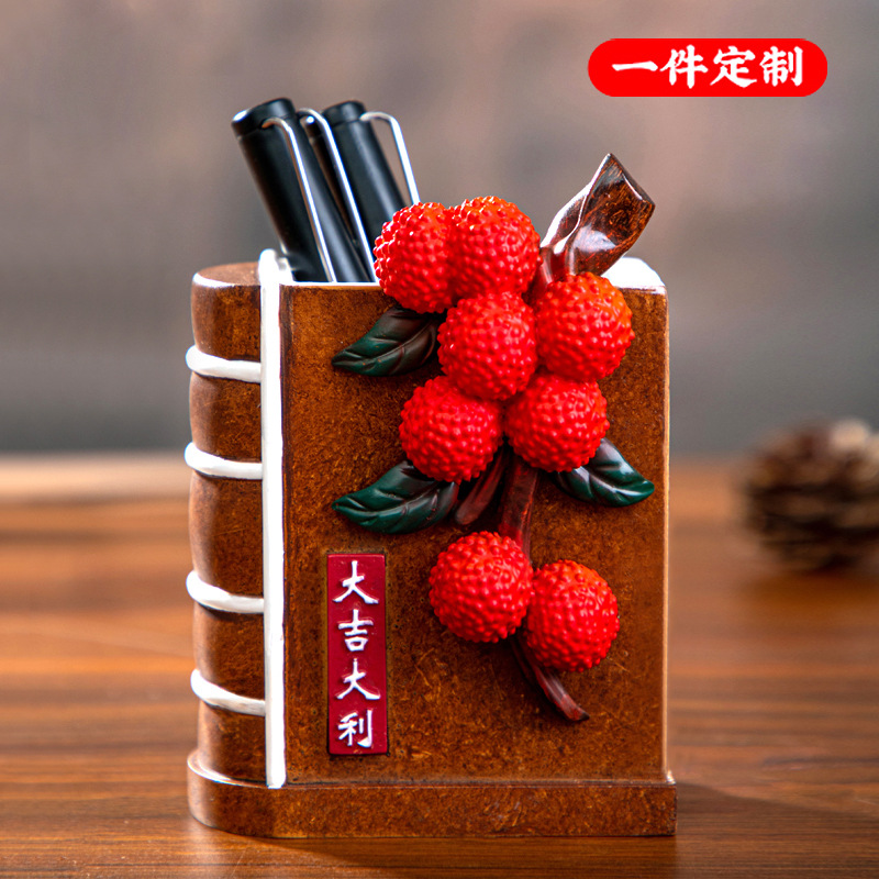 可爱儿童大吉大利笔筒创意礼物桌面装饰摆件笔桶收纳盒工艺品批发