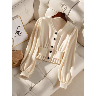 2025早秋米杏色针织开衫设计感小众高级感气质绝美收腰小香风上衣