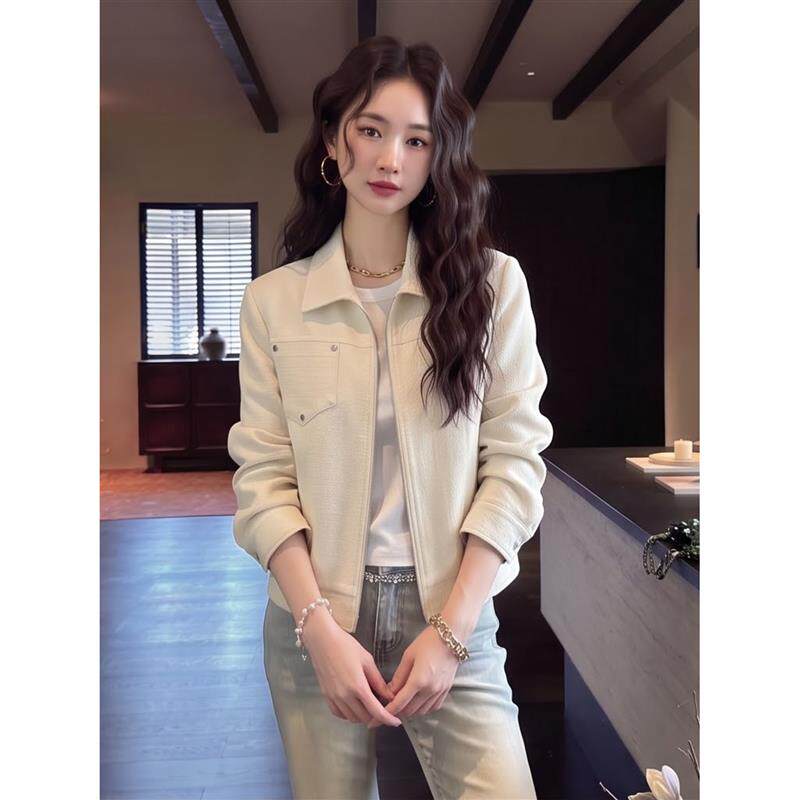 高级感翻领白色长袖短外套女2026年秋季气质显瘦宽松休闲夹克上衣