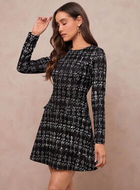 Round neck printed waist cinching dress 圆领印花收腰连衣裙女