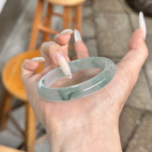 缅甸冰种飘花翡翠扁条手镯礼盒
