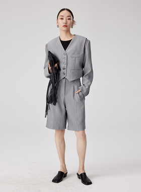 BLANK LABEL 极简高级色织人字纹TR西装面料 灰色休闲西装短裤女