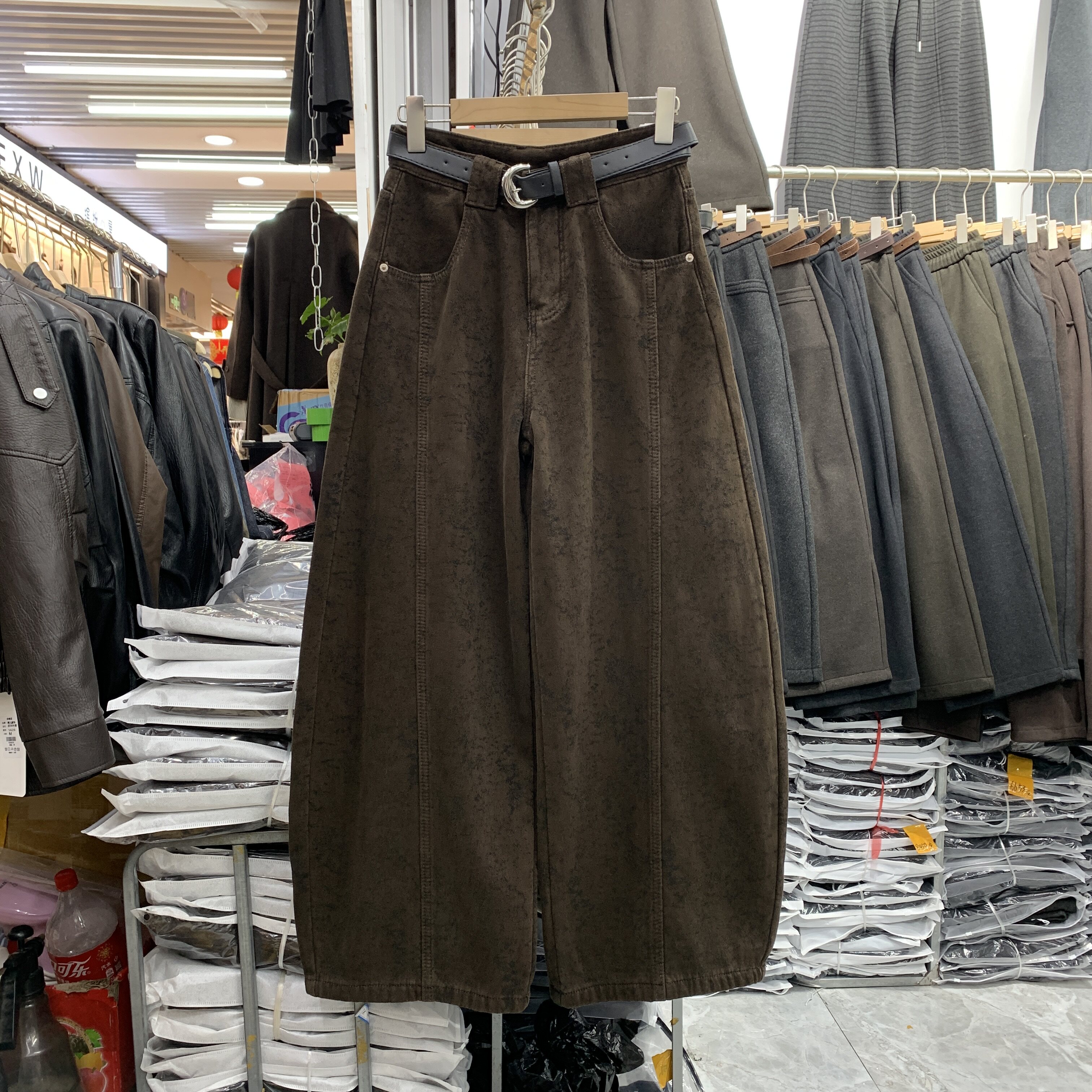 酷比斯9731-1复古提花纹加绒牛仔裤女冬高腰时尚个性阔腿弯刀裤潮