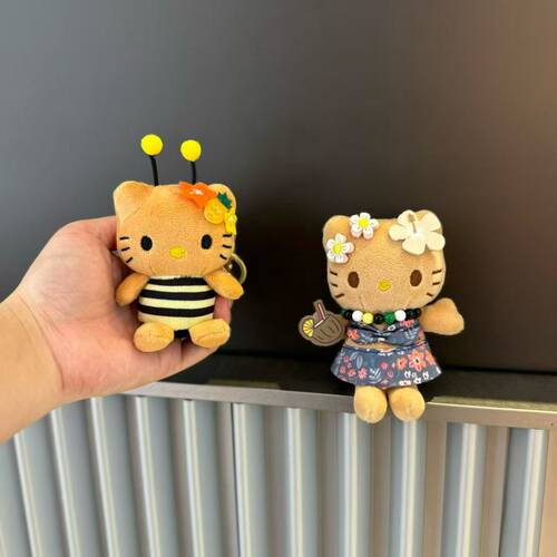 日本kt春日花田蜜蜂kitty包挂件黑皮夏威夷hellokitty公仔凯蒂猫