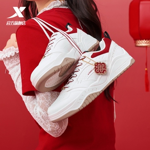 特步新春系列丨新晖板鞋女鞋冬季新款皮面新年红色休闲鞋运动鞋子