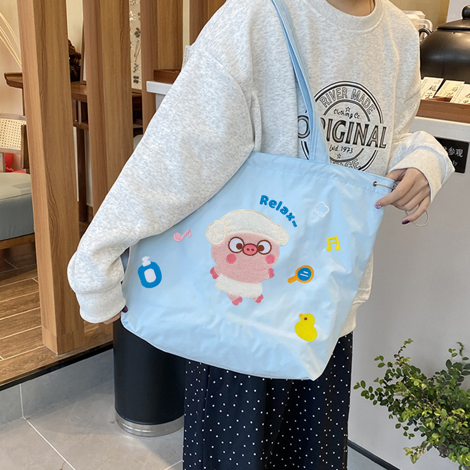 居崽刺绣托特包 万针立体刺绣 质感满满 包身轻又能装 装雨伞水杯,箱包皮具/热销女包/男包,托特包,淘宝优惠券,粉丝福利购,淘宝优惠卷