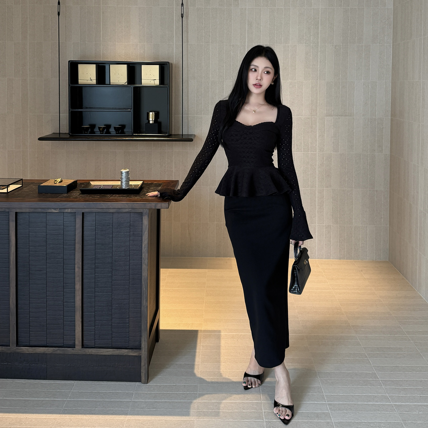 黑色蕾丝桃心领上衣半裙套装