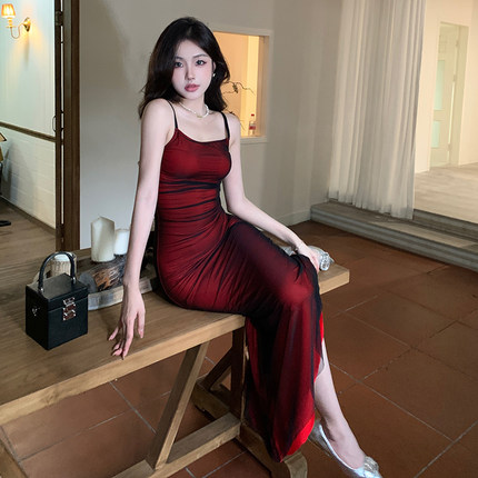 instahot 辣妹港风吊带红色连衣裙秋季流行穿搭海边度假连衣裙女