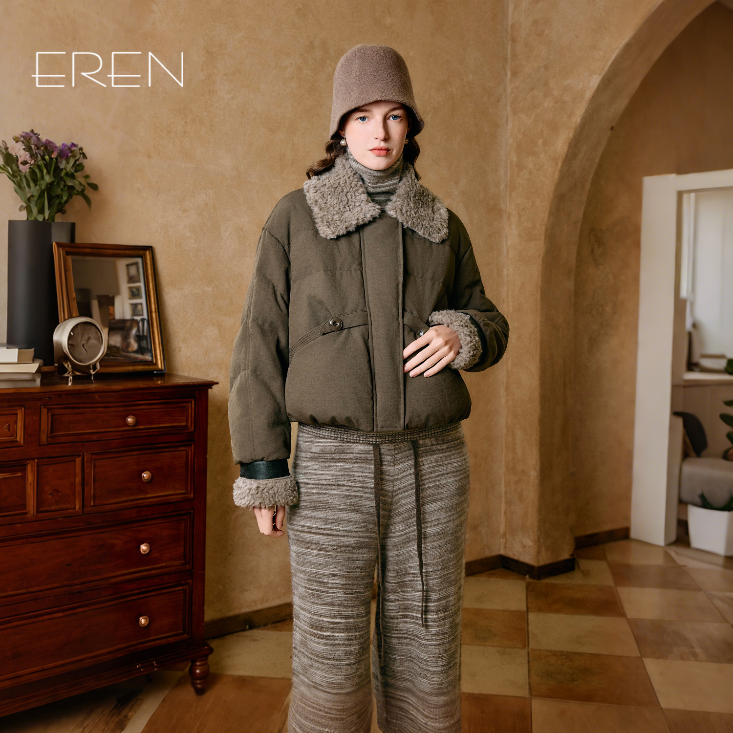 EREN新款宽松短款白鸭绒羽绒服