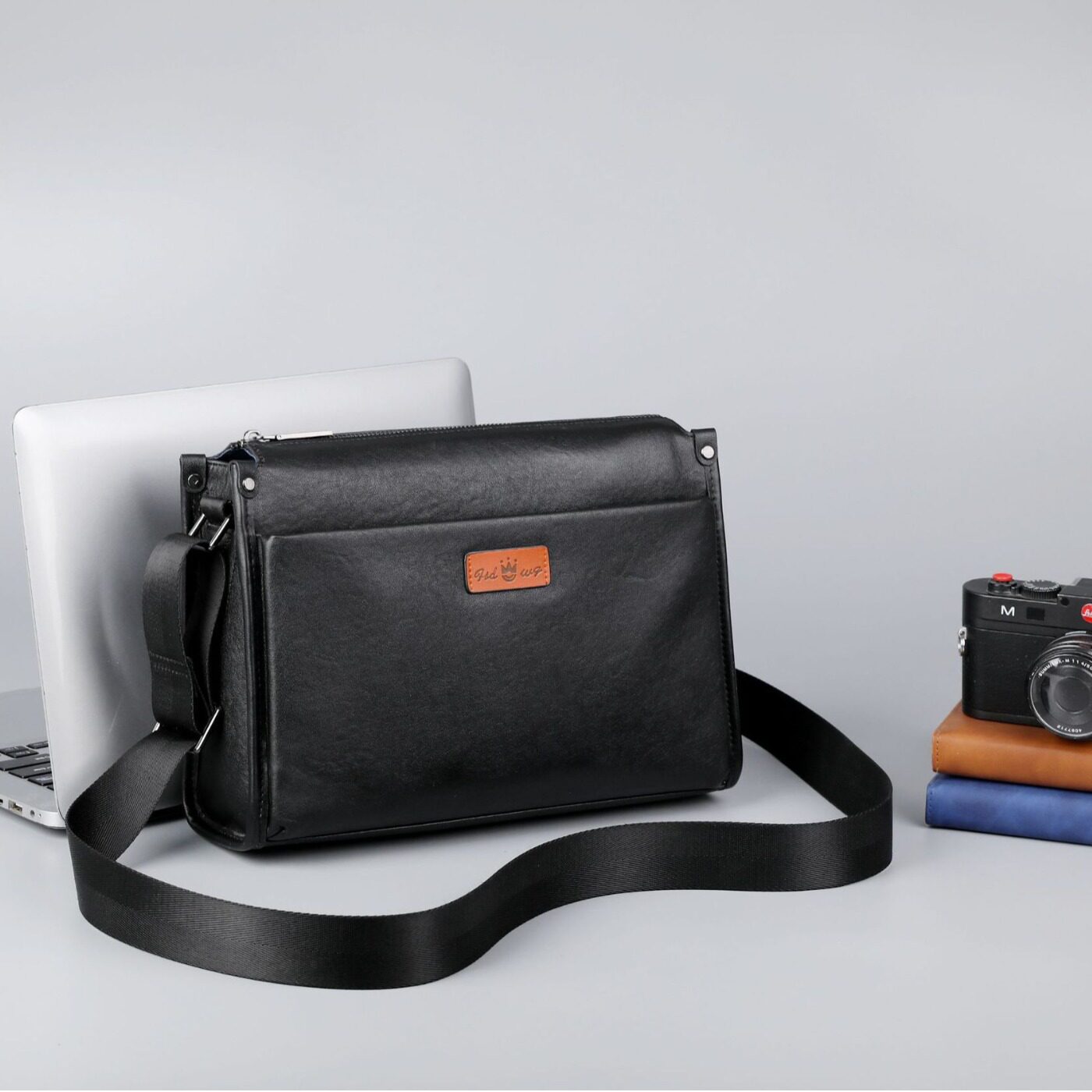 头层牛皮新款斜高级感男士头层牛皮背包男大容量夏百搭真皮斜挎包