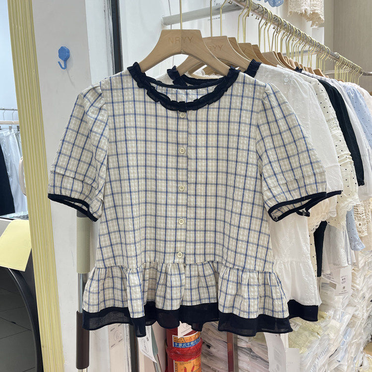 高端欧货2026夏季新款圆领花边刺绣格纹荷叶边短袖衬衫女小衫上衣