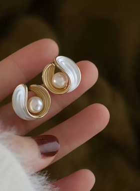 法式复古巴洛克珍珠耳钉女2025年新款潮爆款网红小众白色耳环耳饰