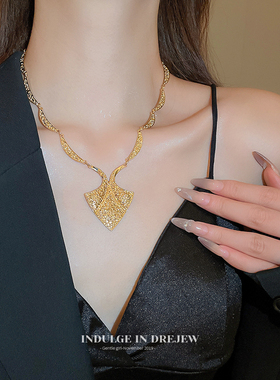 浮雕复古项链女2025新款爆款锁骨链轻奢小众高级感精致毛衣链颈链