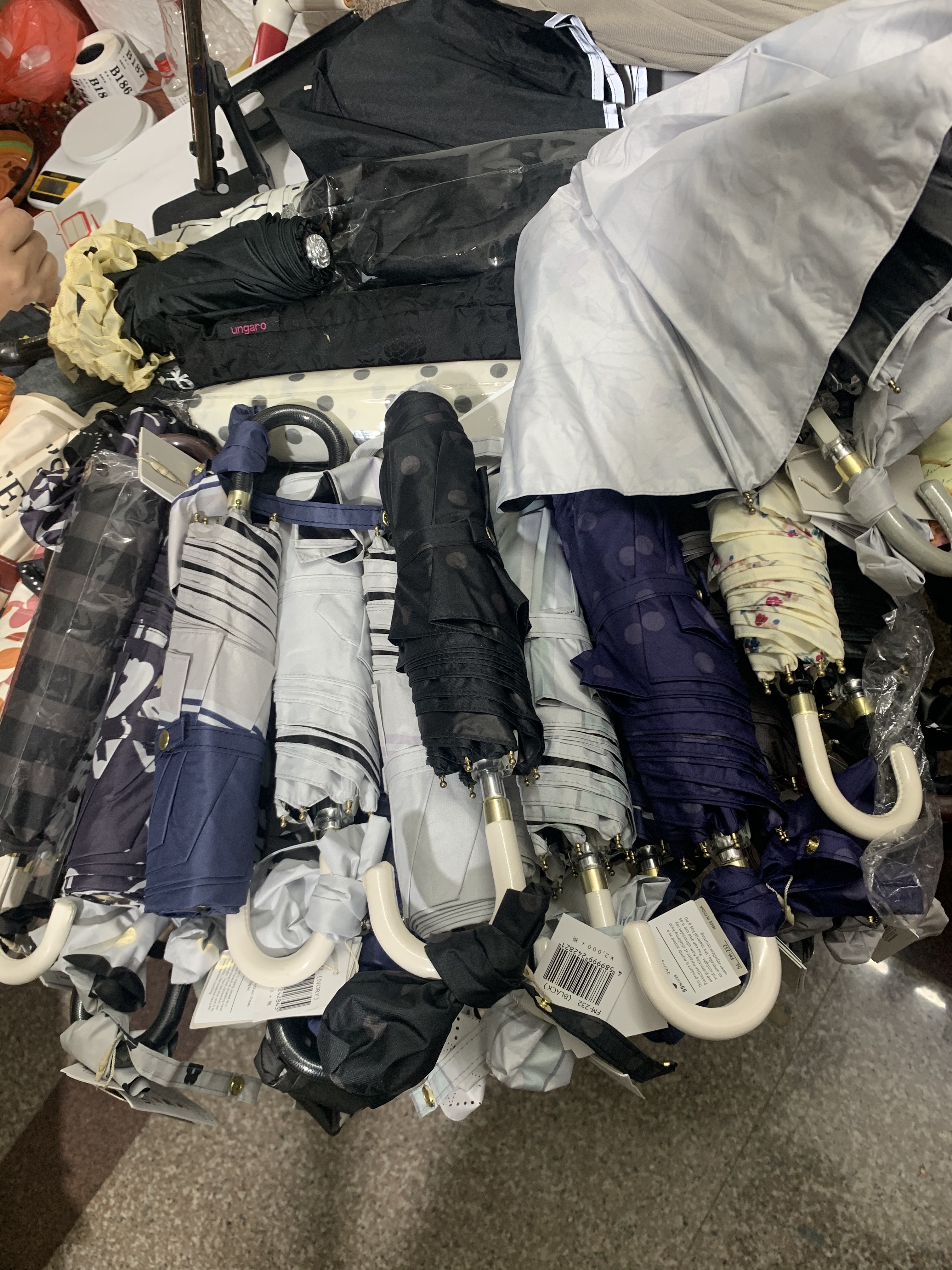 瑕疵处理日单assa弯钩三折伞黑胶遮阳伞太阳伞晴雨伞折叠条纹波点