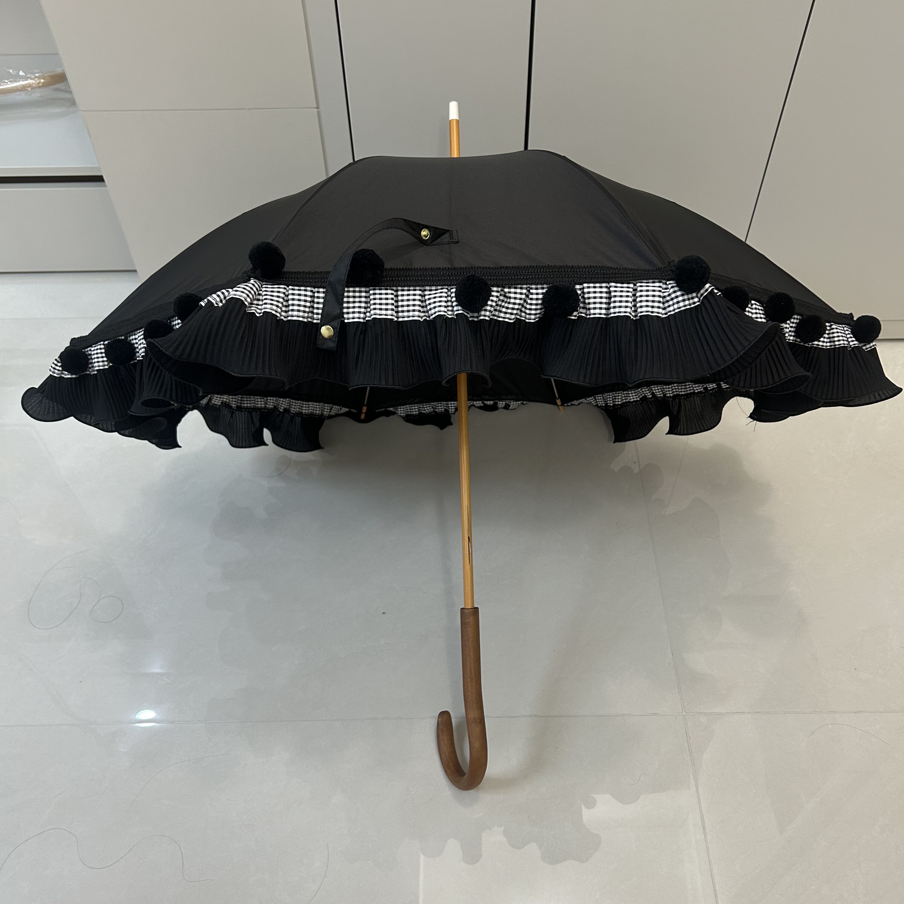 新款黑色球球蕾丝lolita复古黑胶长柄伞木手柄防晒防紫外线公主伞