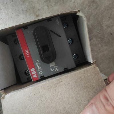 议价 正品隔离开关OT80F3 3P 80A断路器 1SCA105