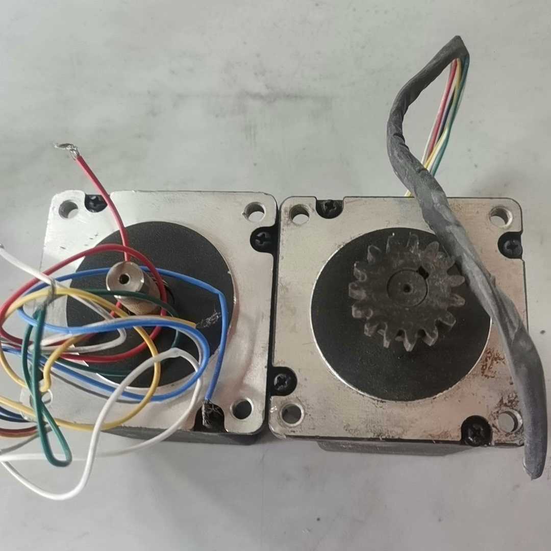 步科 3S85Q-04097三相步进电机，拆机成色好。功能正