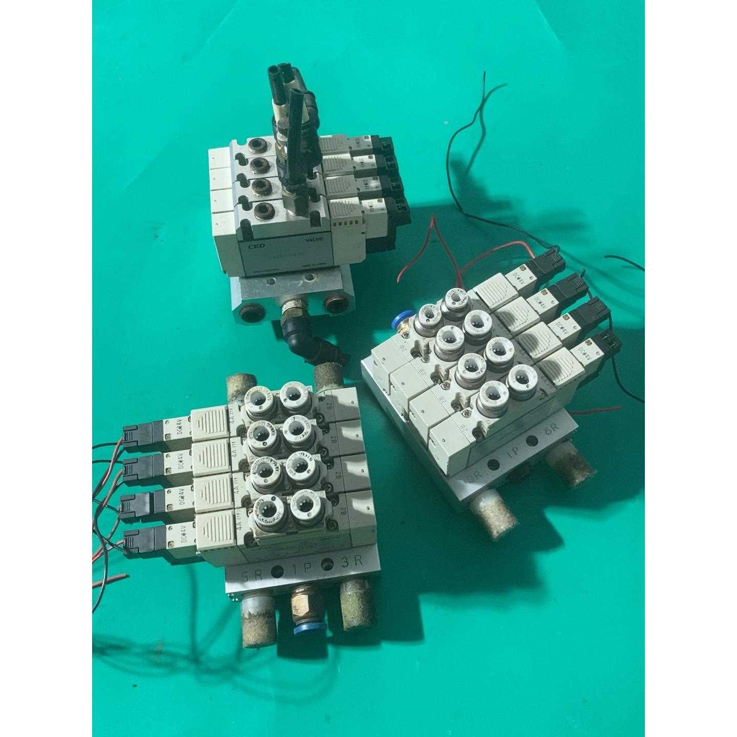 拆机CKD电磁阀3组，型号4GA219-E2H，有3组，一组
