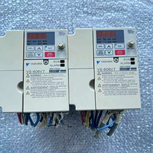 安川变频器 CIMR-V7AA22P2，