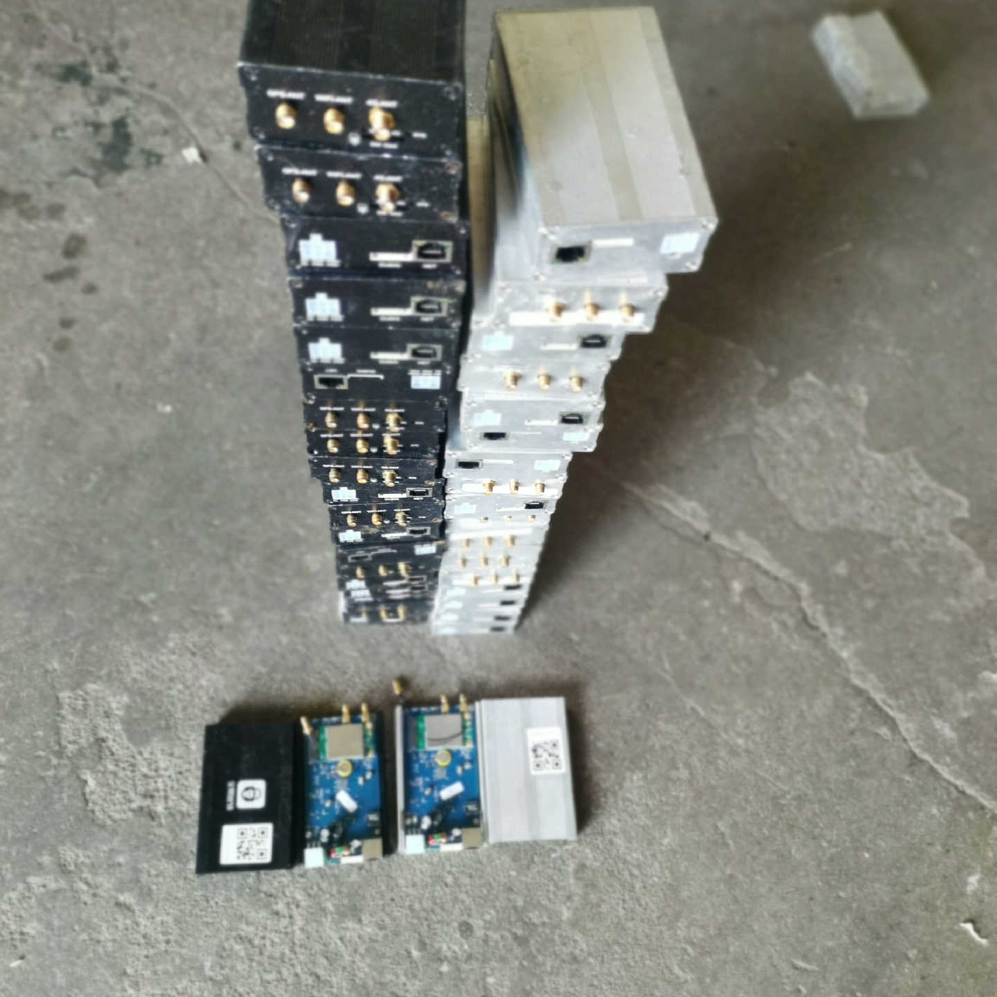 EC20-CN-HDLG 带主板有46个，带铝盒的有38个，