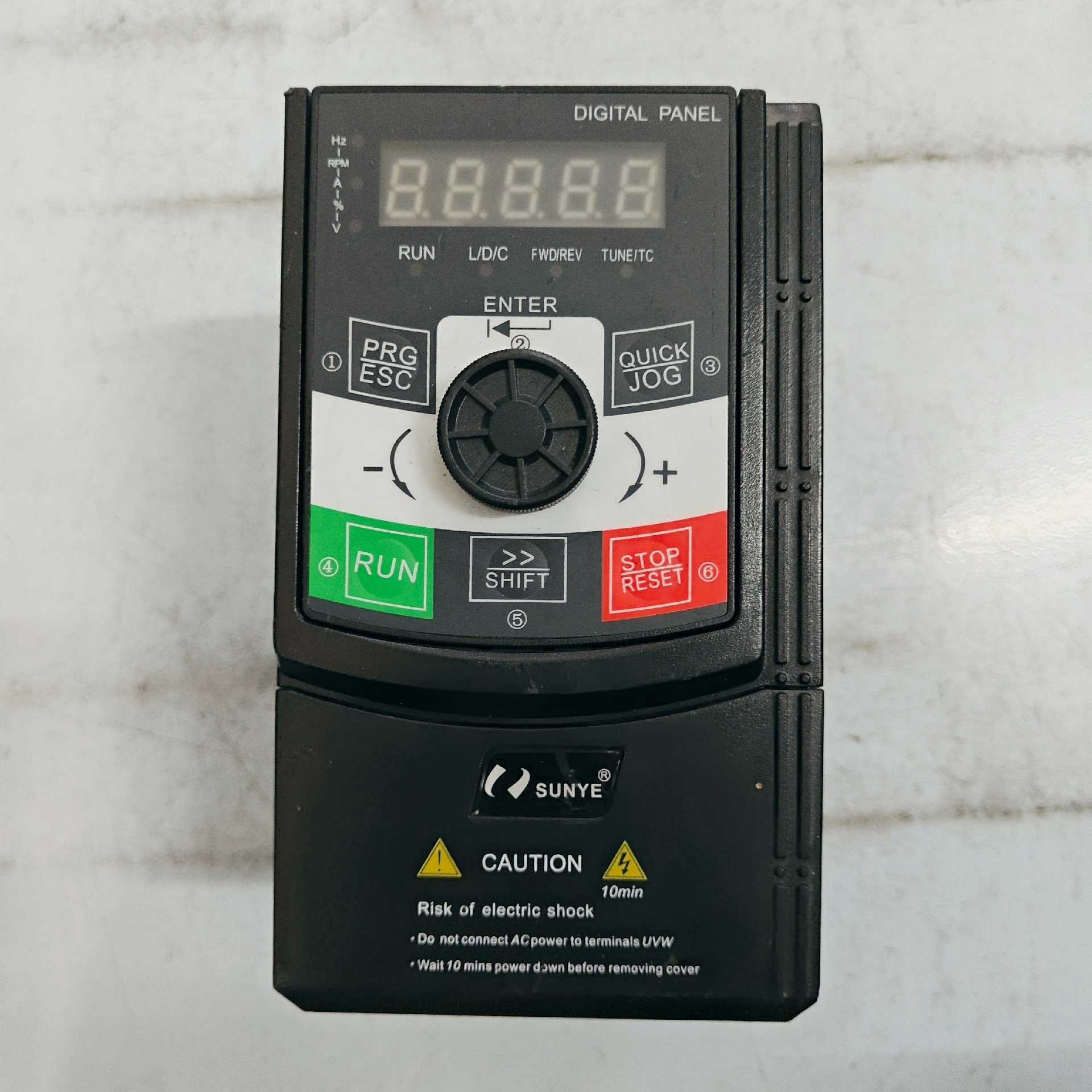 日业变频器CM530H-B4T1R5GB/2R2PB 1.5