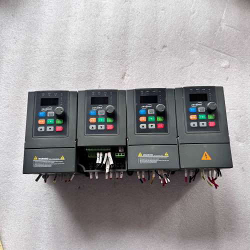 源信1.5KW变频器YX3000-2S0015G，实物拍摄功