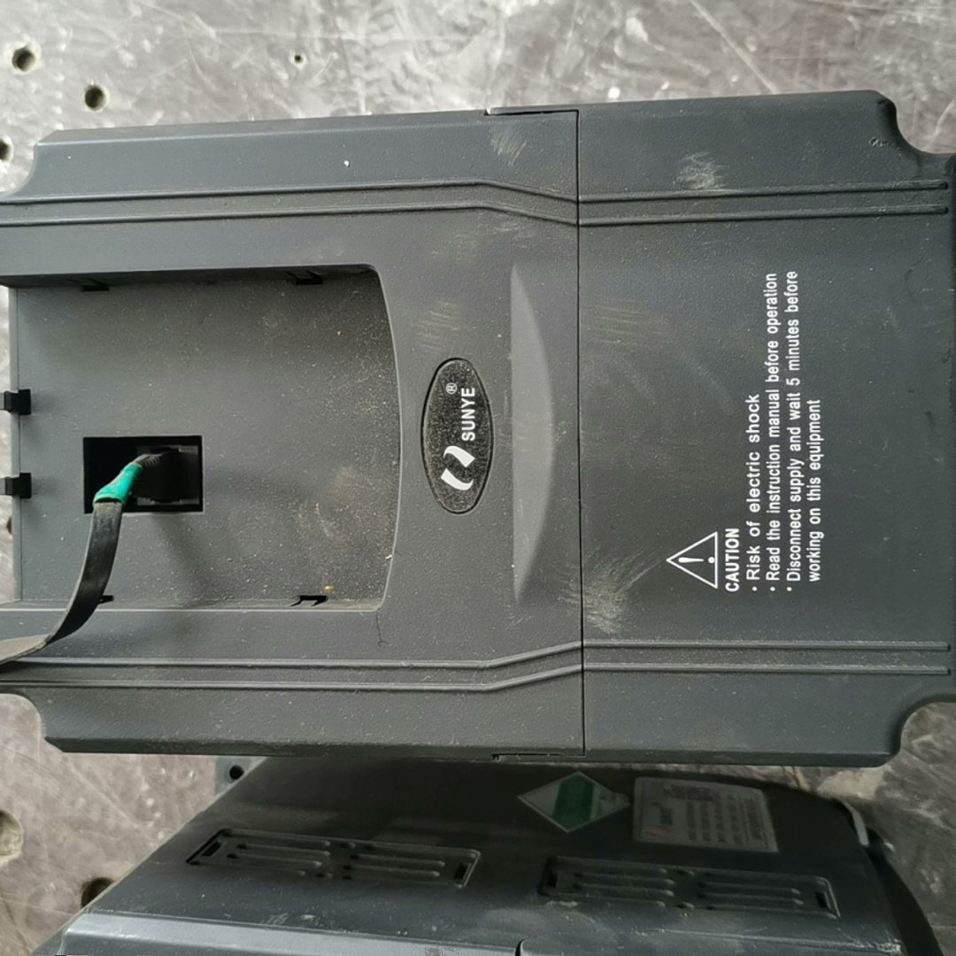 日业变频器CM530-A04T1R5G/2R2PB