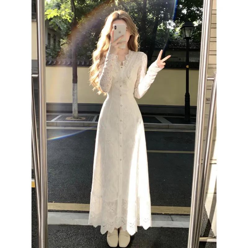 法式温柔风超好看V领蕾丝长袖连衣裙女秋小个子独特绝美收腰长裙