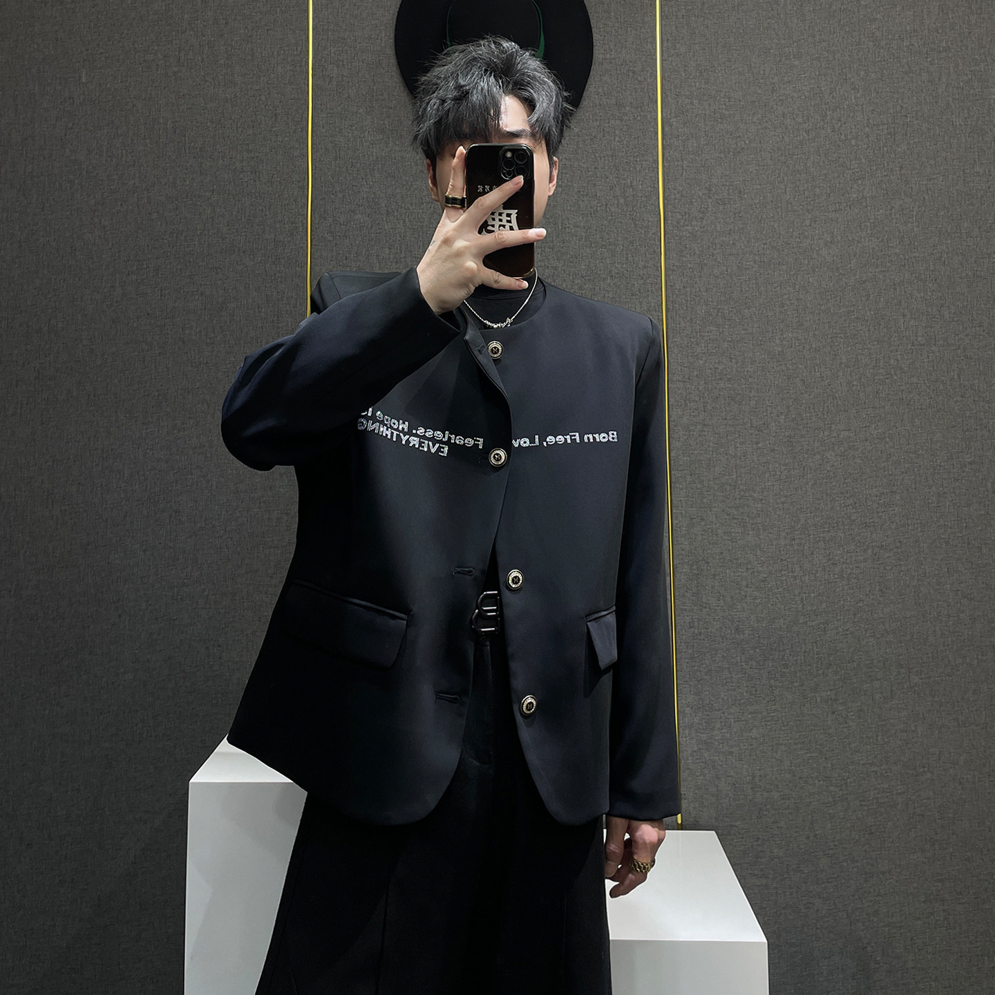 鹿鹿/小众设计感字母烫钻垫肩西装男高级感痞帅无领短款西服外套,男装,休闲西服,淘宝优惠券,粉丝福利购,淘宝优惠卷