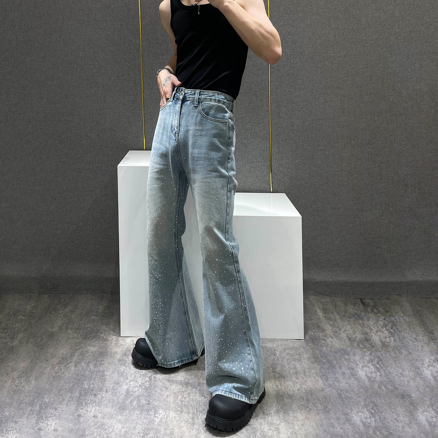 鹿鹿/美式高街浅蓝色烫钻牛仔裤男春秋季新款痞帅百搭喇叭长裤子