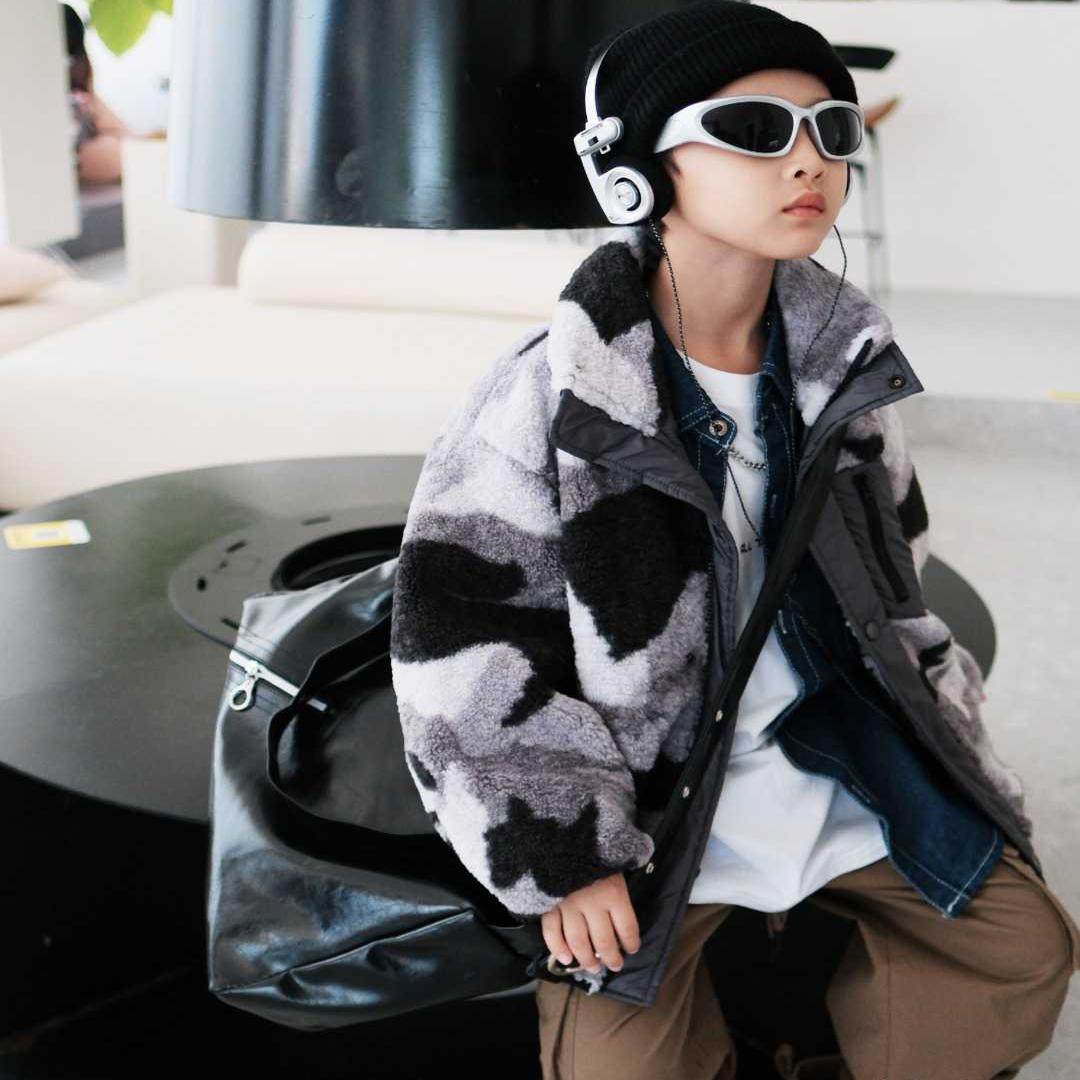 明俐木瓜汁童装外套秋冬新款男女童羊羔毛加厚保暖迷彩夹克加厚