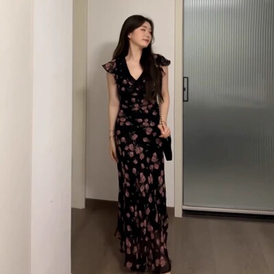 高级感玫瑰花气质裙子夏季新款优雅v领蕾丝拼接小飞袖鱼尾连衣裙