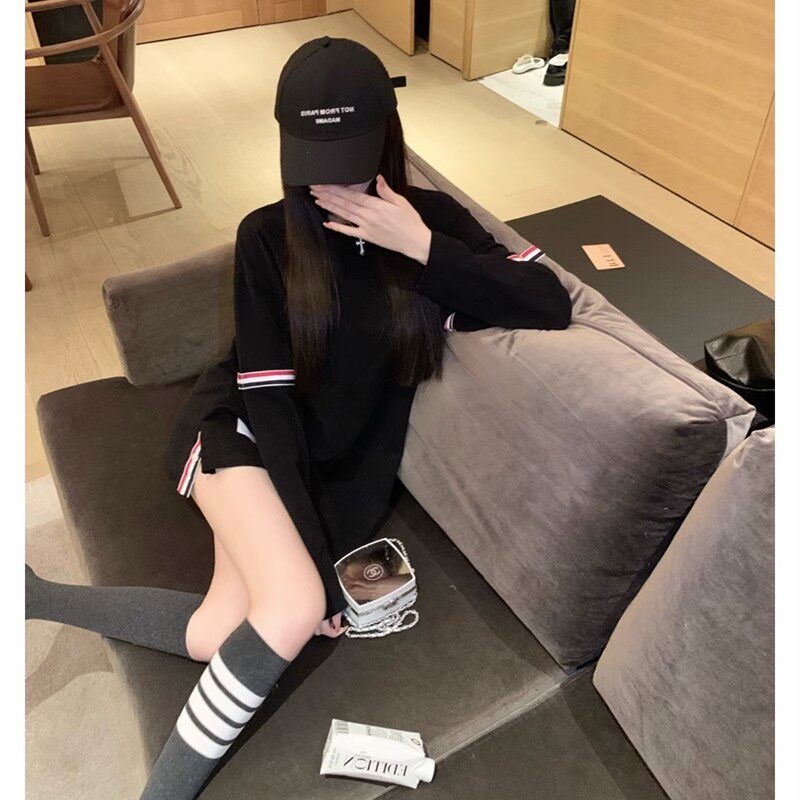 2023 초가을 새로운 느슨한 흰색 긴팔 티셔츠 여성 트렌디 브랜드 틈새 여성 TB 웨빙 중간 길이 커플 탑