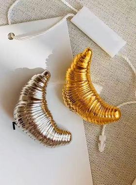 fever同款可颂牛羊角包毛衣胸针小众设计感个性简约情侣别针配饰