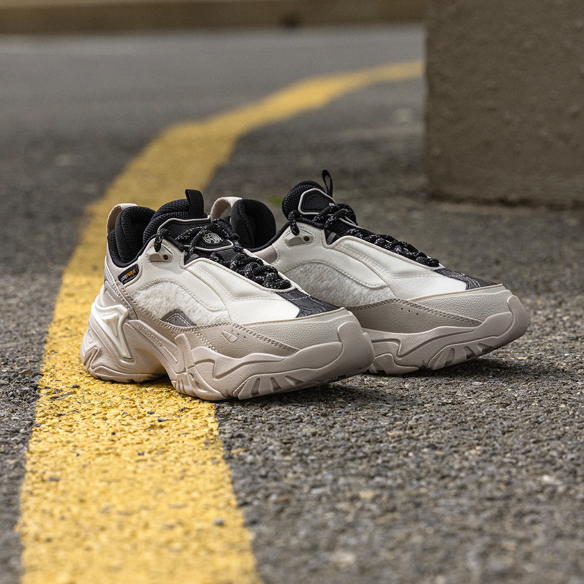 李宁减震女子系带千行策3休闲鞋