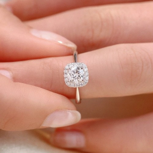 新品经典方包莫桑钻时尚简约戒指