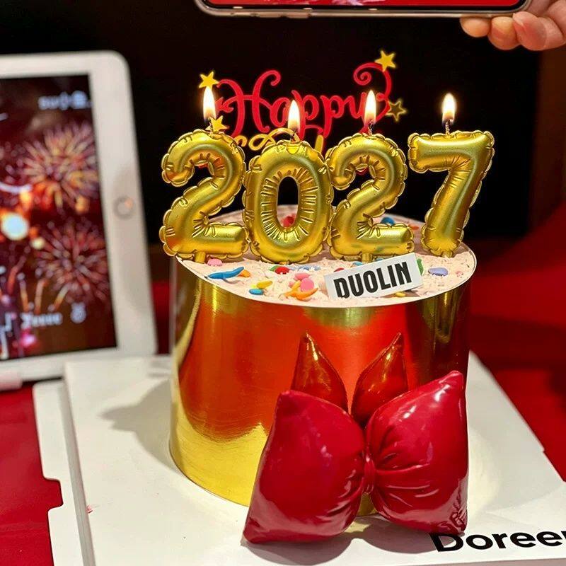 2027新年蛋糕装饰亚克力插牌跨年气球数字蜡烛金色围边蝴蝶结装扮