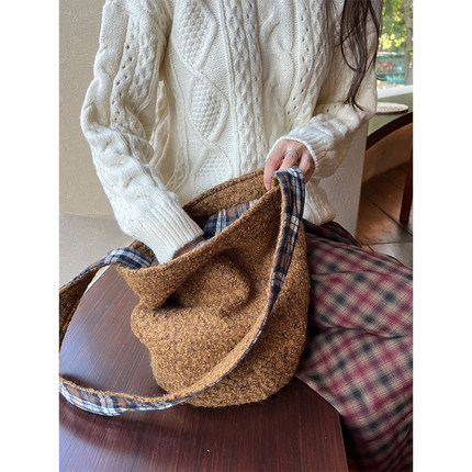 asm studio美拉德水桶包包女2025秋冬焦糖色羊毛呢单肩斜跨包