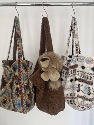 2025秋冬新款复古毛绒绒学生上课单肩包软糯大容量通勤双面托特包